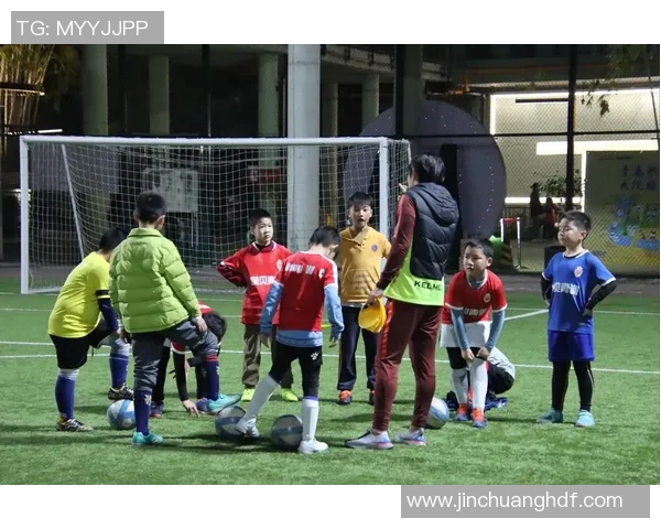 在绿茵场上追梦足球明星的心声与独白